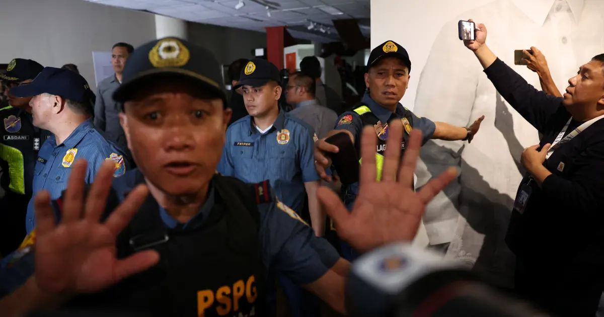 Filipinler Senatosu'nda silahlar patladı
