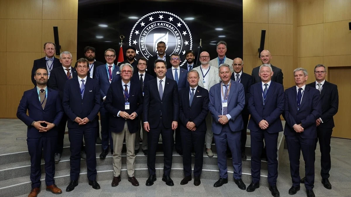 Alparslan Bayraktar, Türkiye'nin enerji vizyonunu Belçikalı temsilcilerle paylaştı